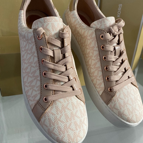 MK shoes - Picture 2 of 6